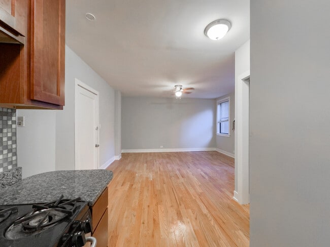 Photo - 842 W Wolfram St Unit 701