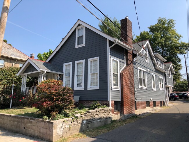 Building Photo - Tuller St 2060-2062 TNR Unit 2060 Rental