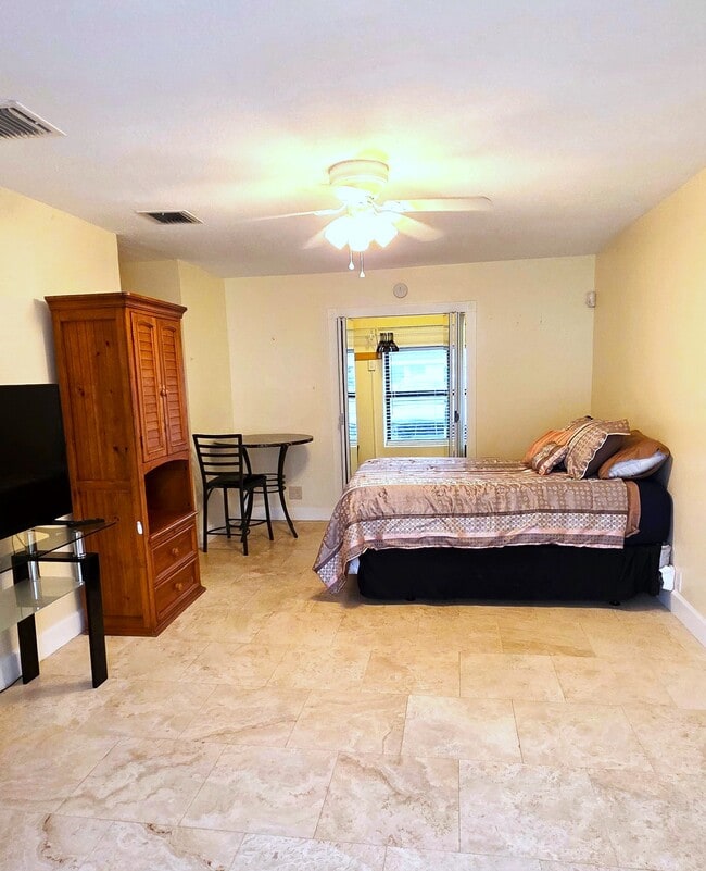 Building Photo - 9070 Kimberly Blvd Unit 1