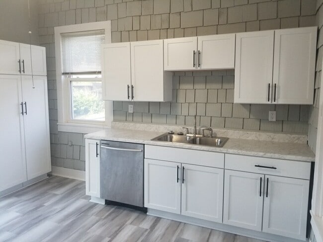 Photo - 133 S Buchanan St