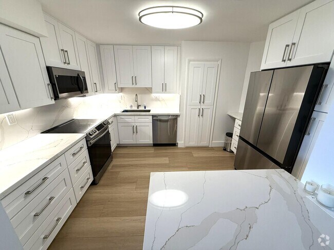 Building Photo - 2860 S Ocean Blvd Unit 415 Rental