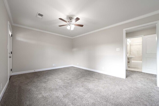 Photo - Look and Lease Special! $200 off rent!!!