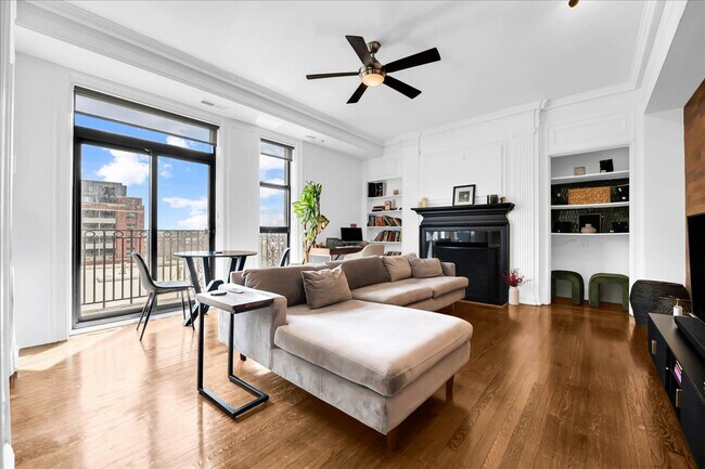 Photo - 2900 E Jefferson Ave