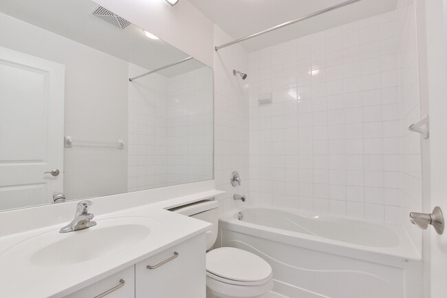 Building Photo - 220 Redpath Ave Unit 603