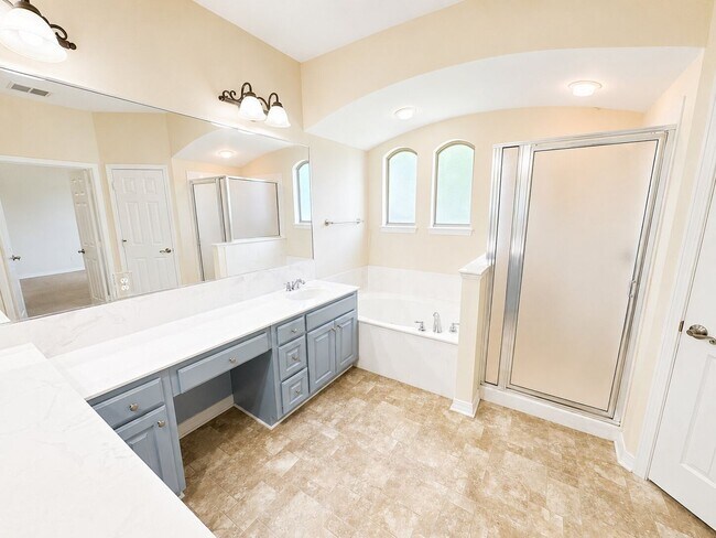 Photo - 297 Eagle Bend Way