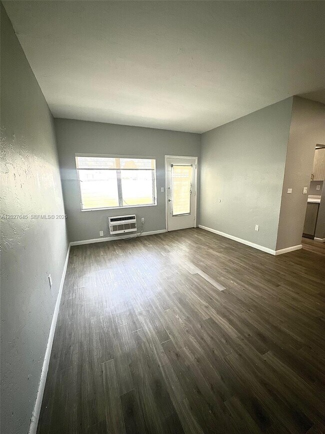 Building Photo - 710 Meridian Ave Unit 9
