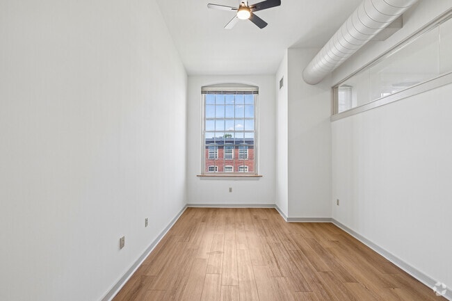 1BR, 1BA - 766SF - Bedroom