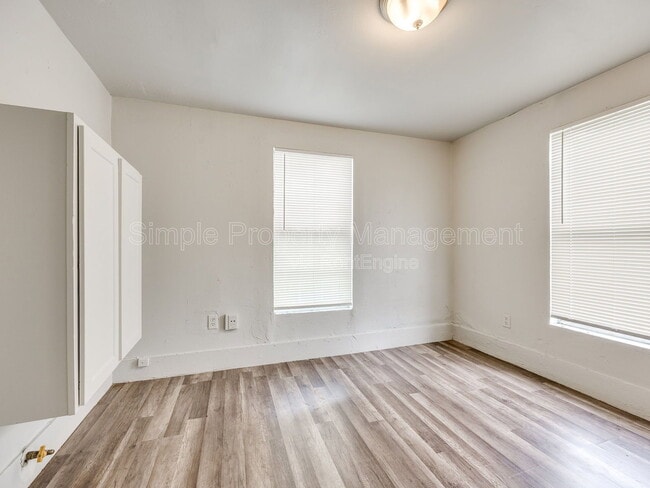 Photo - 2413 S Youngs Blvd
