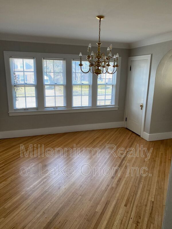 Photo - 74 E Iroquois Rd