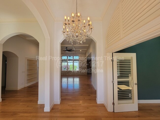 Photo - 1644 Naples Ln