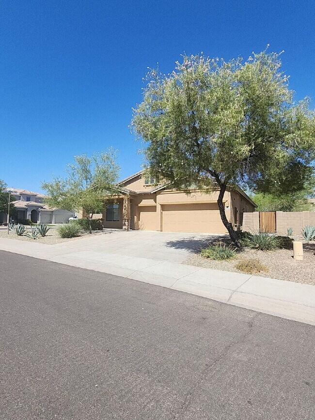 Photo - "Charming 3-Bed with 2 Full Baths and 2,162 Sq Ft of Comfort in Vistancia Village Peoria, AZ!"