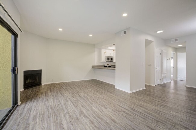 Photo - 711 N. Sweetzer Ave