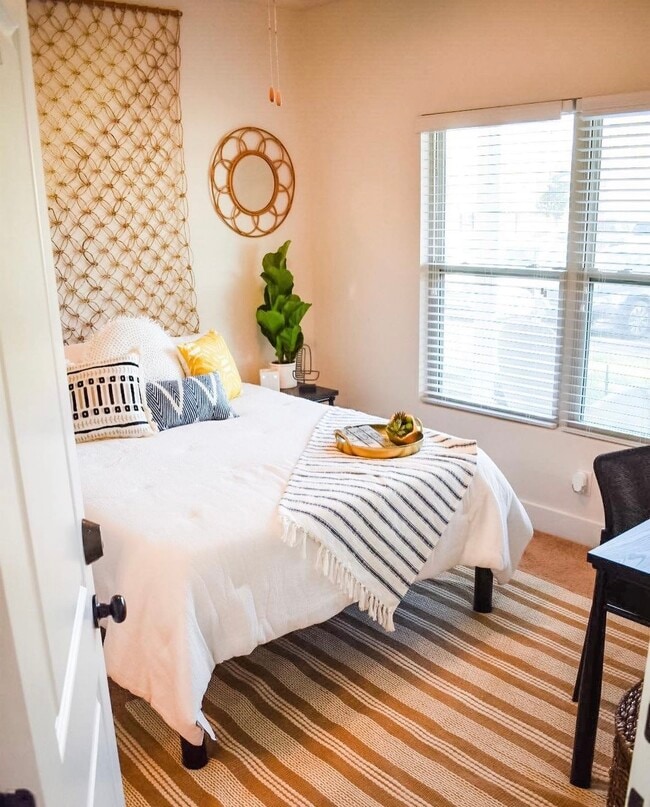 Photo - Garnet Crossing