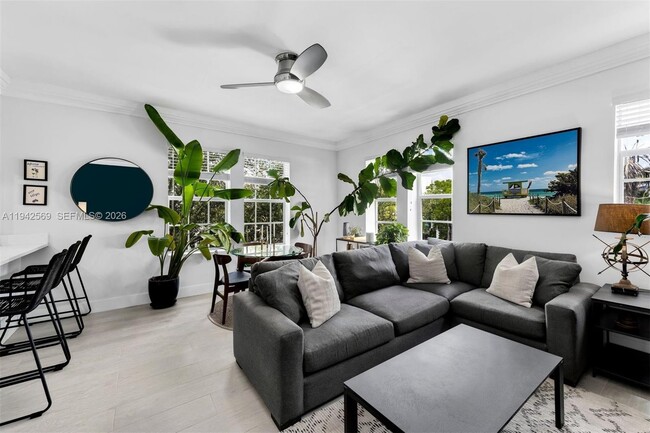 Building Photo - 1559 Michigan Ave Unit 301