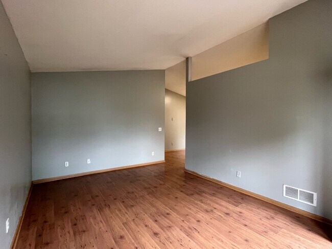 Photo - 5315 Garden Plain Ave