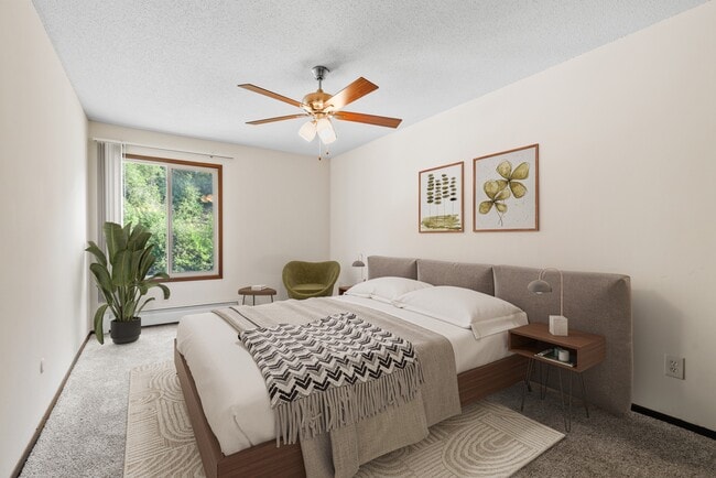 Bienvenidos a Como Park Apartments, donde la comodidad se une al estilo en su nuevo hogar. Disfrute de interiores con un diseño exquisito, amplios espacios y vistas serenas. ¡No pierda la oportunidad de hacer de este su hogar! ¡Programe una visita hoy mismo! - Como Park Apartments