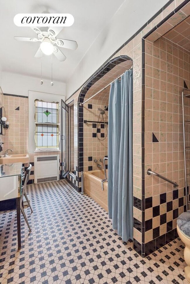 Photo - 5715 Snyder Ave