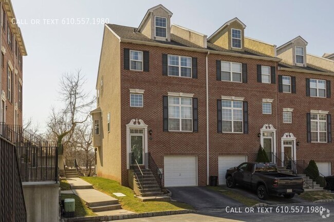 Building Photo - BEAUTIFUL BRICK TOWNHOME LOCATED IN FREEDL...