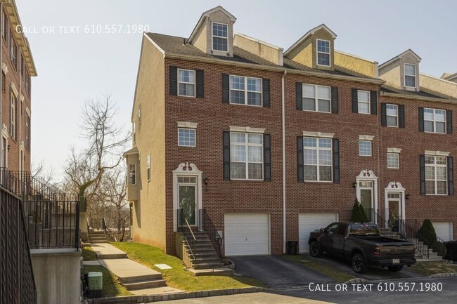 BEAUTIFUL BRICK TOWNHOME LOCATED IN FREEDL... - BEAUTIFUL BRICK TOWNHOME LOCATED IN FREEDL...