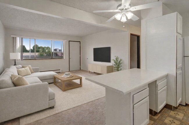 Building Photo - Continental