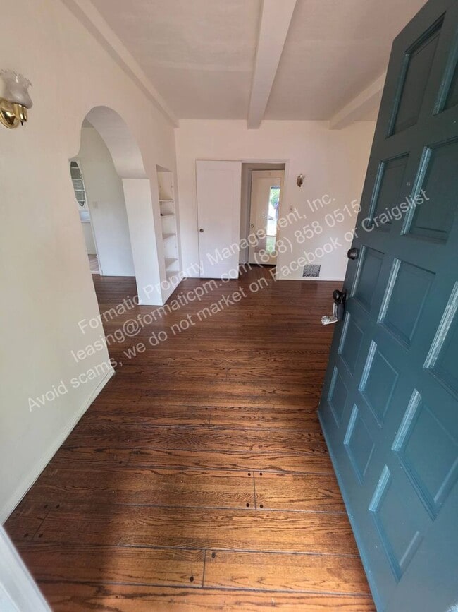 Building Photo - 1720 La Senda Pl