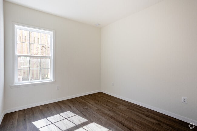 2BD, 2BA - 850SF