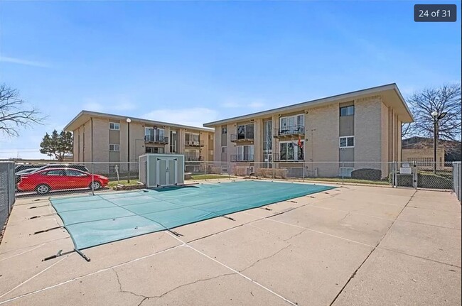 Building Photo - 2807 Pembroke Ln Unit 2807 Pembroke Lane A22