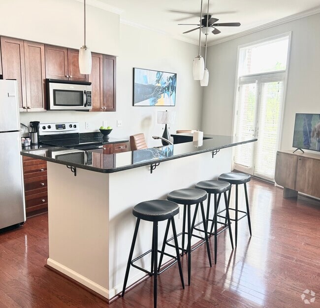 Building Photo - 1111 S Marshall St Unit Urban Downtown Living Rental