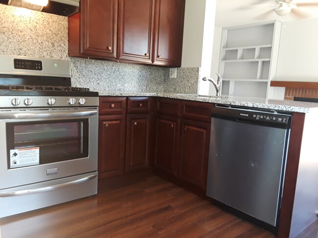 Photo - 1440 Carleton Ave