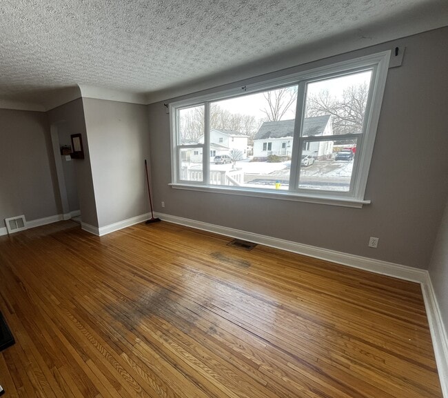 Photo - 253 Lillian St