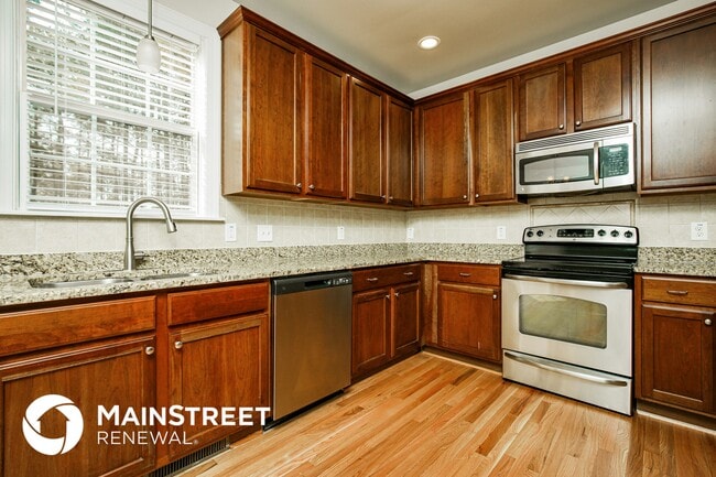 Photo - 165 Sutherland Dr