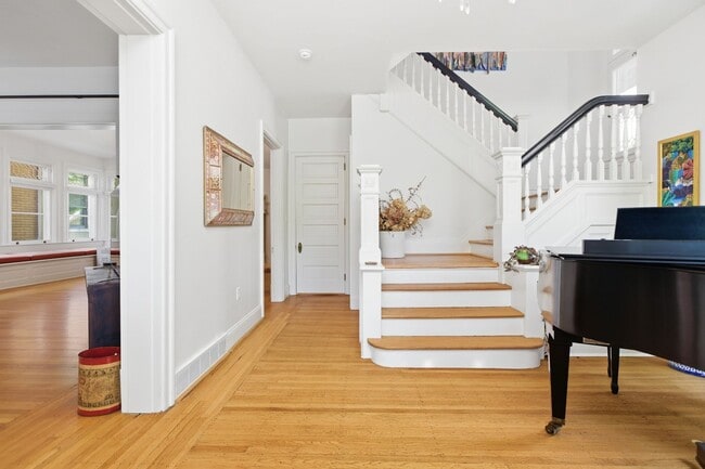 Photo - Stunning 5 Bedroom 2.5 Bathroom Home in Squirrel Hill