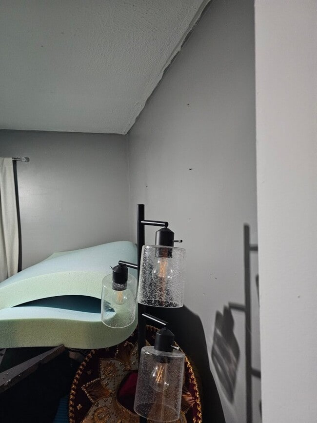 Building Photo - 2321 Eldridge Ave