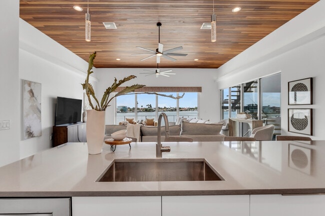 Photo - 905 Bay Point Dr