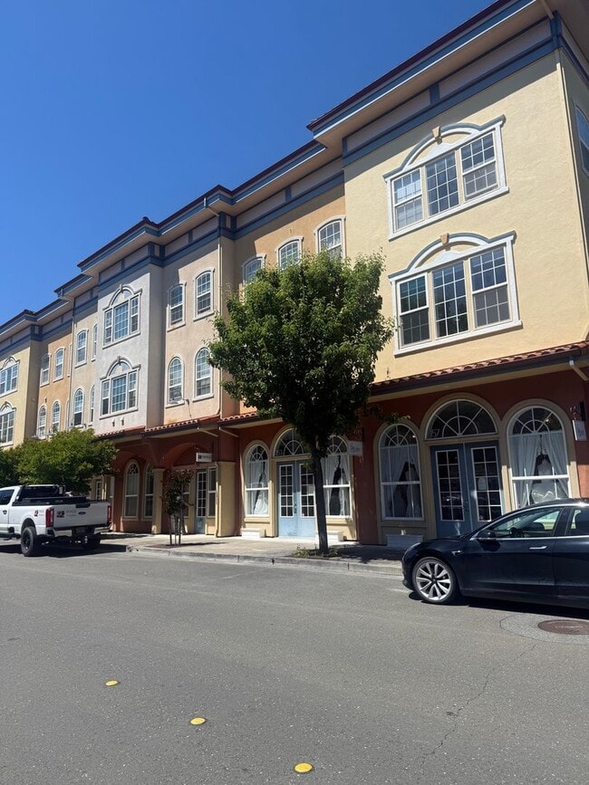 Spacious 3 - Bedroom / 2.5 Bath Condo in Desirable Town Green Village - Spacious 3 - Bedroom / 2.5 Bath Condo in Desirable Town Green Village
