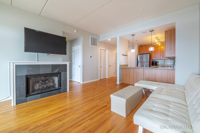 Photo - 657 W Fulton St Unit 609