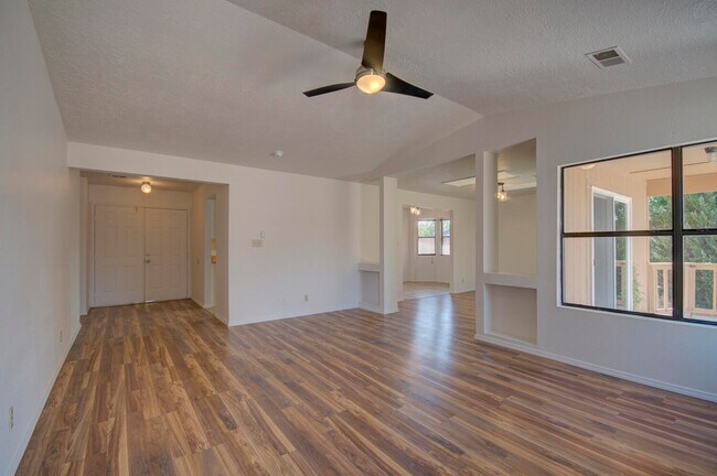 Photo - 2574 Bogie Rd SE