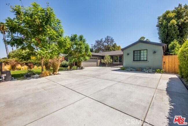 Photo - 16446 Moorpark St Casa