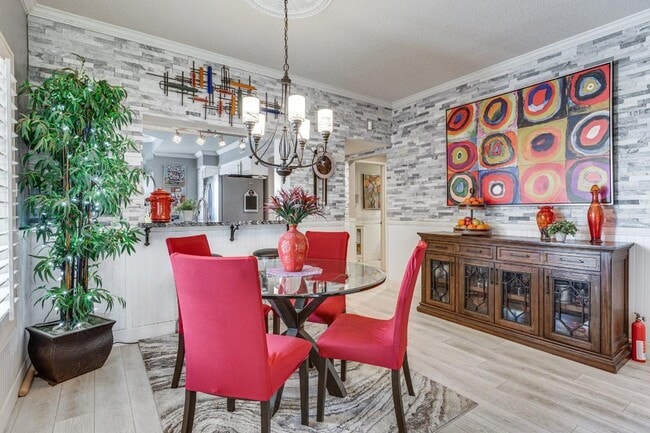 Photo - 474 Evergreen Ash