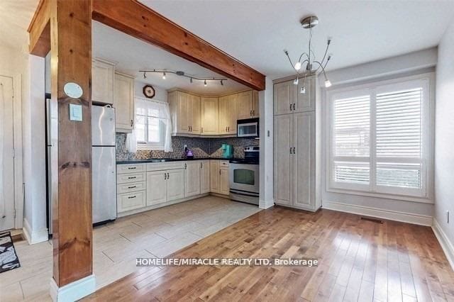 Photo - 7 Greenhills Sq