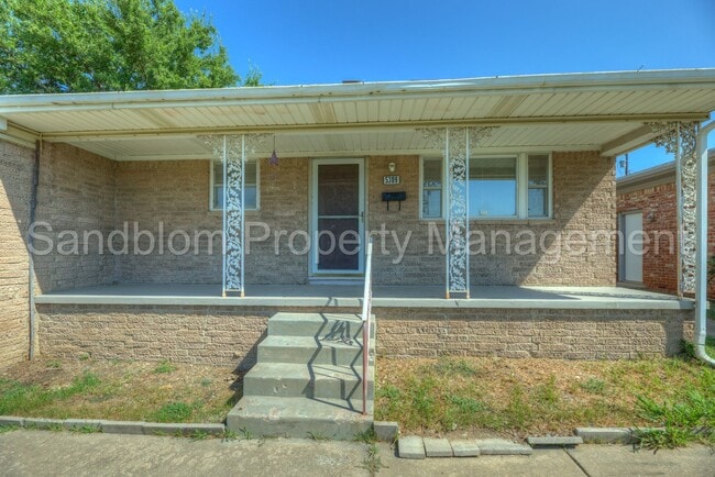 Photo - FOR LEASE | Mid Town | 3 Bed 2 Bath Home $...