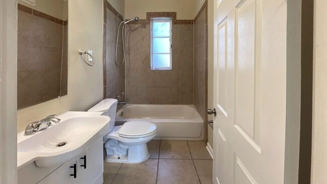 Photo - 3240 N Waynoka Cir