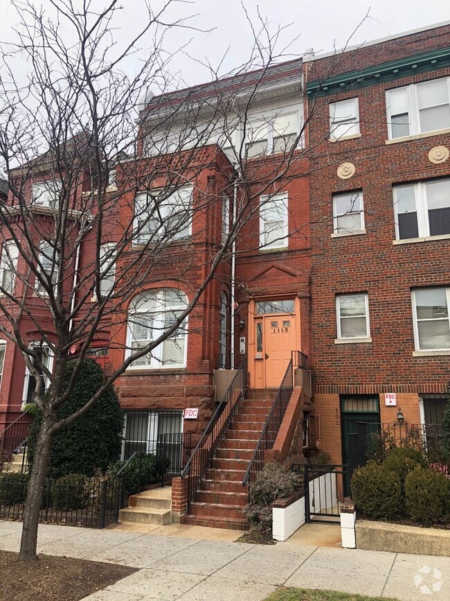 Building Photo - Large Logan Circle One Bedroom W/Private B... Rental