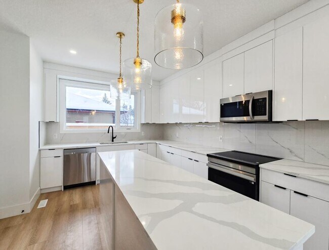 Photo - 3.0 bedroom in Calgary Alberta T3E 4A6