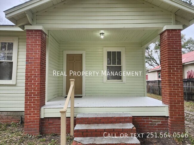 Photo - 562 Clarke St