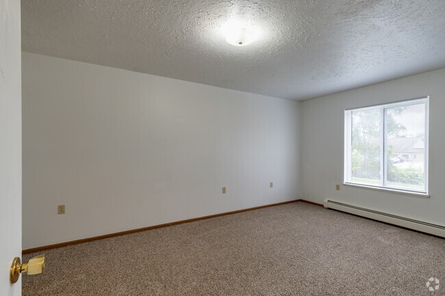 2BR, 1BA - 960SF