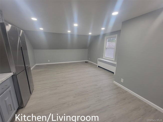 Building Photo - 73 Longshore St Rental