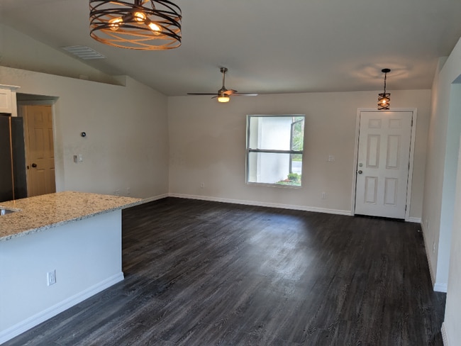 Photo - 5900 Cazler Ave