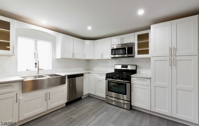 Building Photo - 54 Madison St Rental