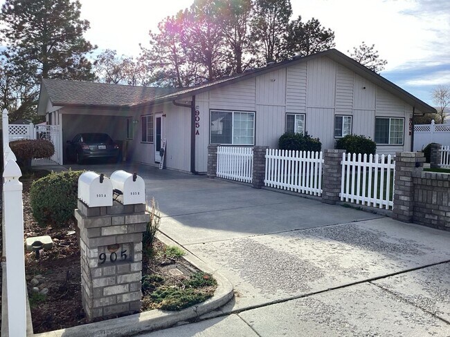 Photo - 905 Abbot St Unit A